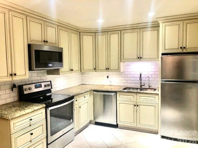 Building Photo - 544 Manhasset Rd