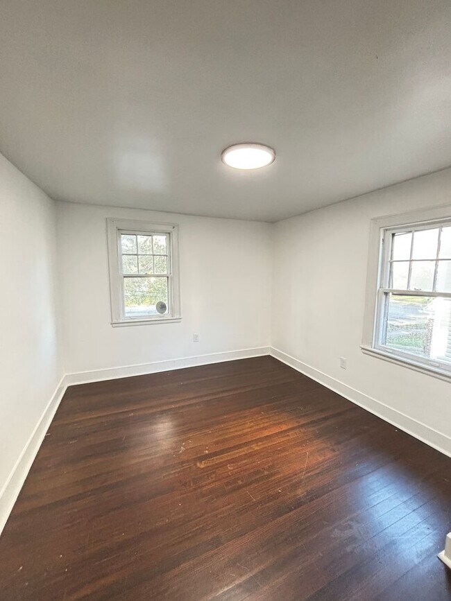 Building Photo - 409 E Washington Ave