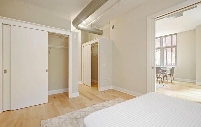 Building Photo - Incredible Luxury 2BR/2BA Condo Includes G...