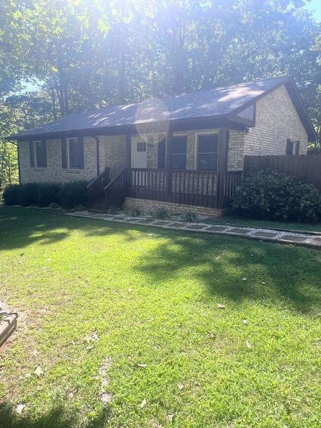Building Photo - 3 Bedroom House in Rustburg