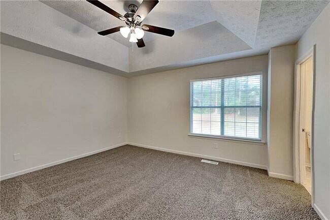 Building Photo - 60 King William Dr