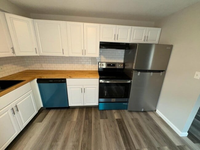 Building Photo - 5510 Beavercrest Dr