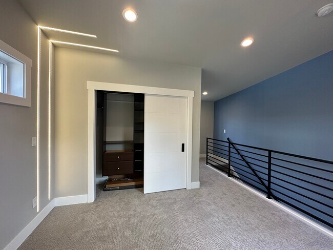 Building Photo - 5509 Brooklyn Ave NE