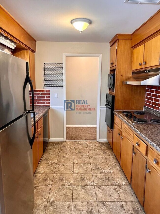 Building Photo - 7041 Beacon Way