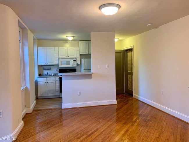 Building Photo - 2760 Devonshire Pl NW