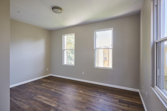 Building Photo - 5514 Woodland Ave