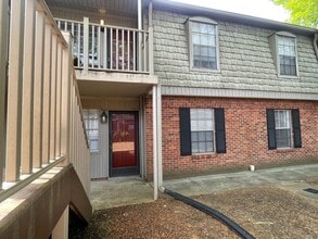 Building Photo - Salem Square is close to everything!