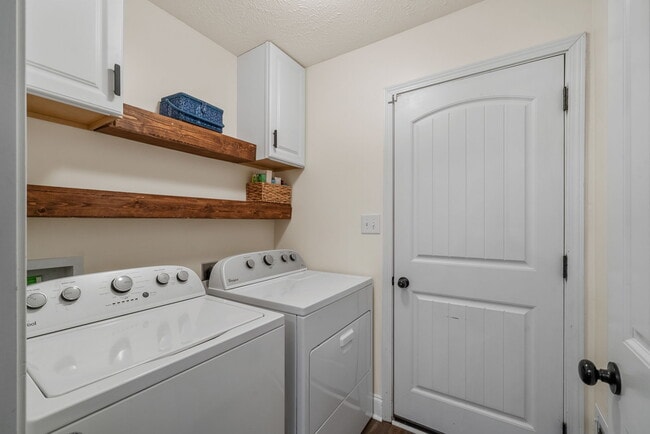 Building Photo - 420 N Magnolia Dr