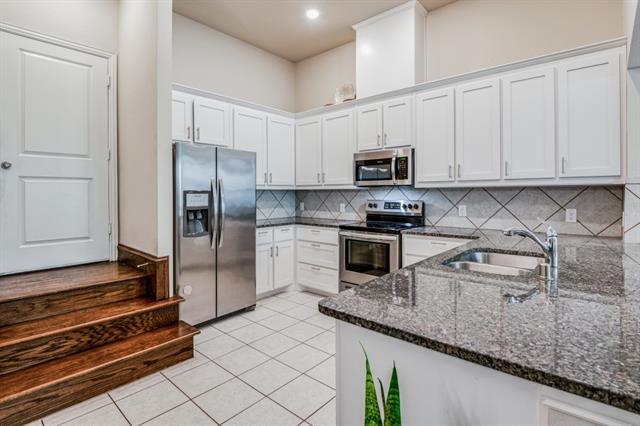 Building Photo - 2563 Sarah Ln