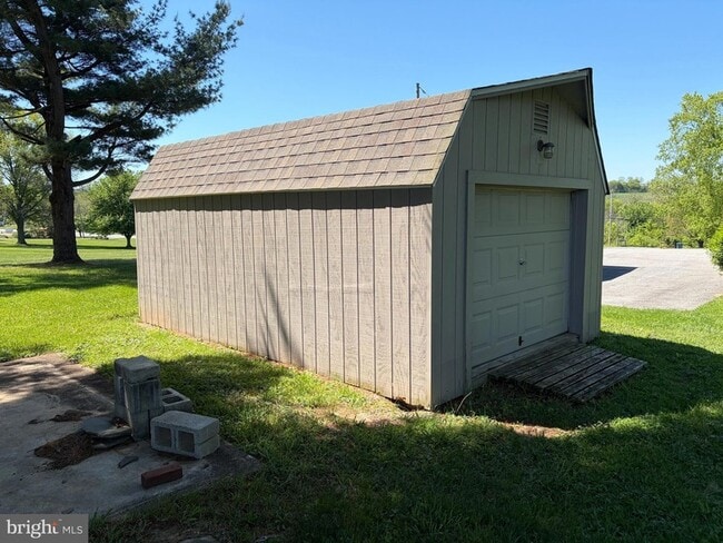 Building Photo - 2381 Beaver Valley Pike