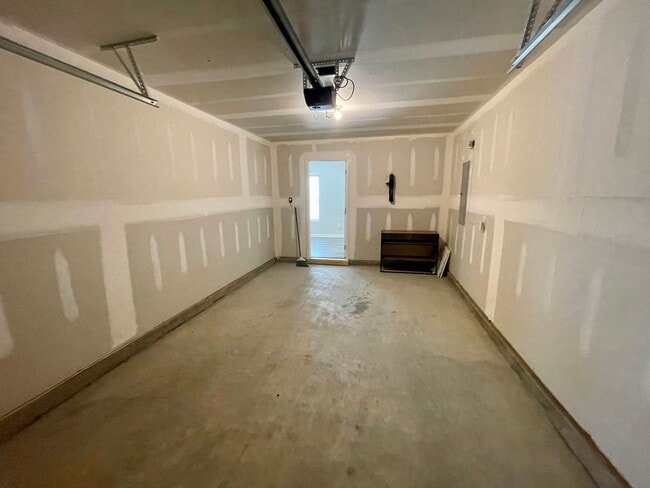 Building Photo - 3818 Miller Dr