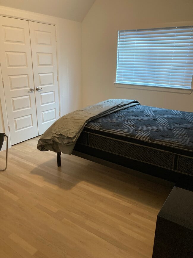 Building Photo - 522 Winners Cir