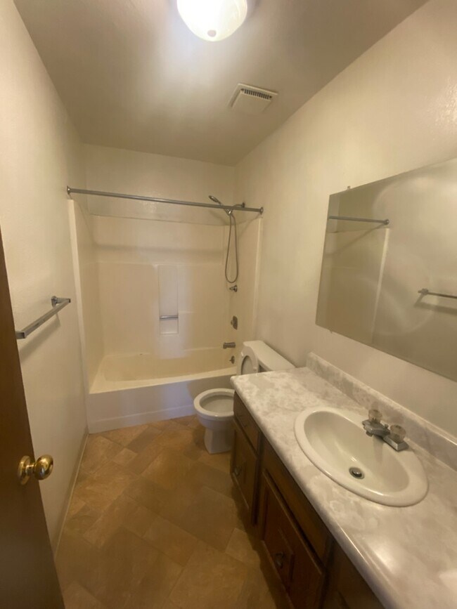 Building Photo - 339 Aristocrat Dr