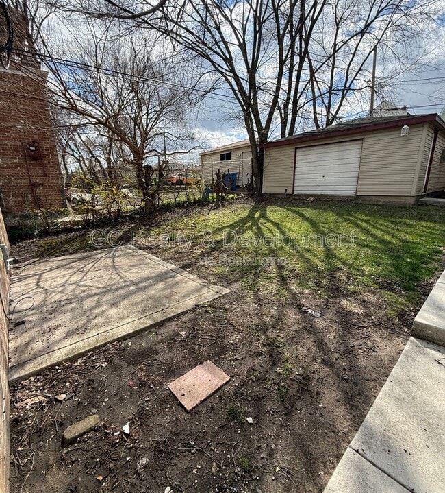 Building Photo - 9110 S Essex Ave