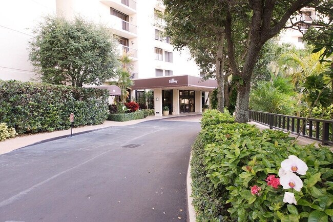 Building Photo - 2480 Presidential Way