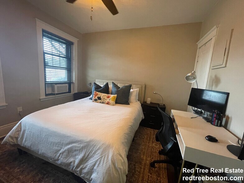 Building Photo - 1758 Commonwealth Ave