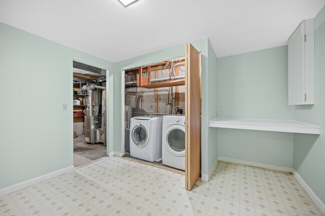 Building Photo - 45 Conestoga Way