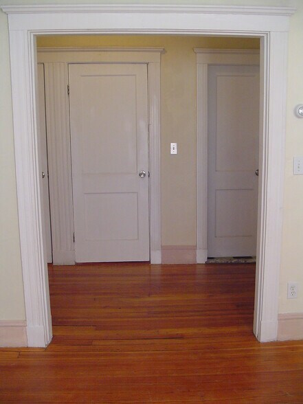 Primary Photo - 73 Cottage St