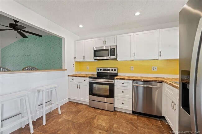 Building Photo - 1210 SE Parkview Pl