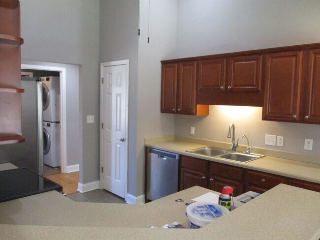 Building Photo - 2808 Blue Bell Ln