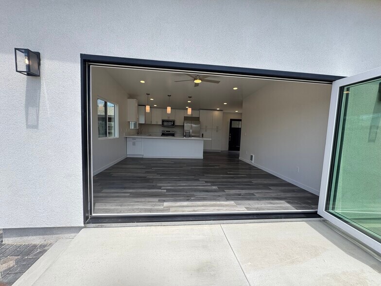 Building Photo - 3535 Hatteras Ave