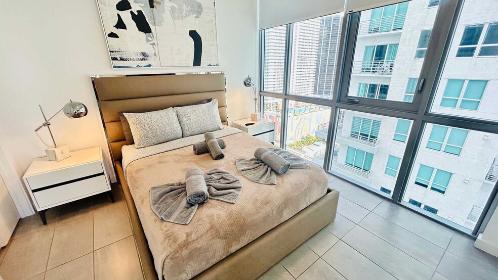 Building Photo - 227 NE 2nd St