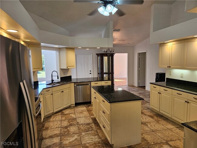 Building Photo - 713 Palmetto Ave