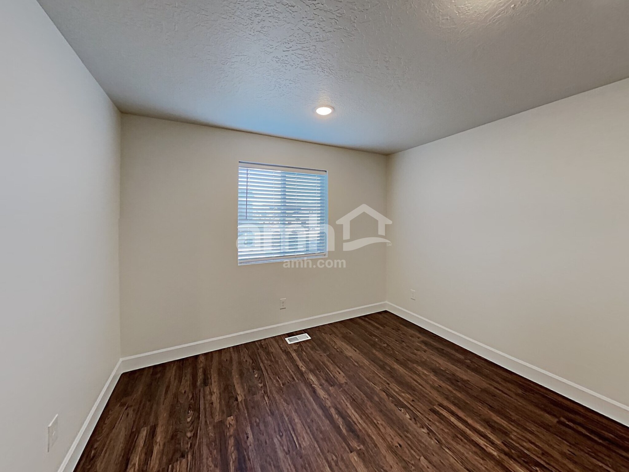 Building Photo - 2431 E Frontier St