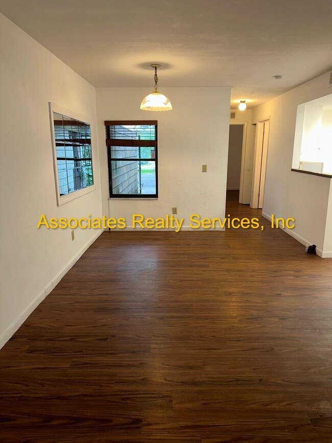 Building Photo - Charming 2 Bedroom, 2 Bath Home Near Veteran’s Park – A Must See!