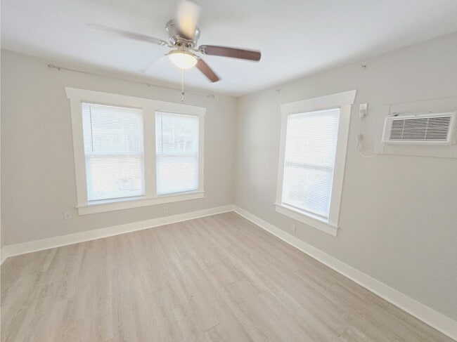 Building Photo - 2812 St Emanuel St