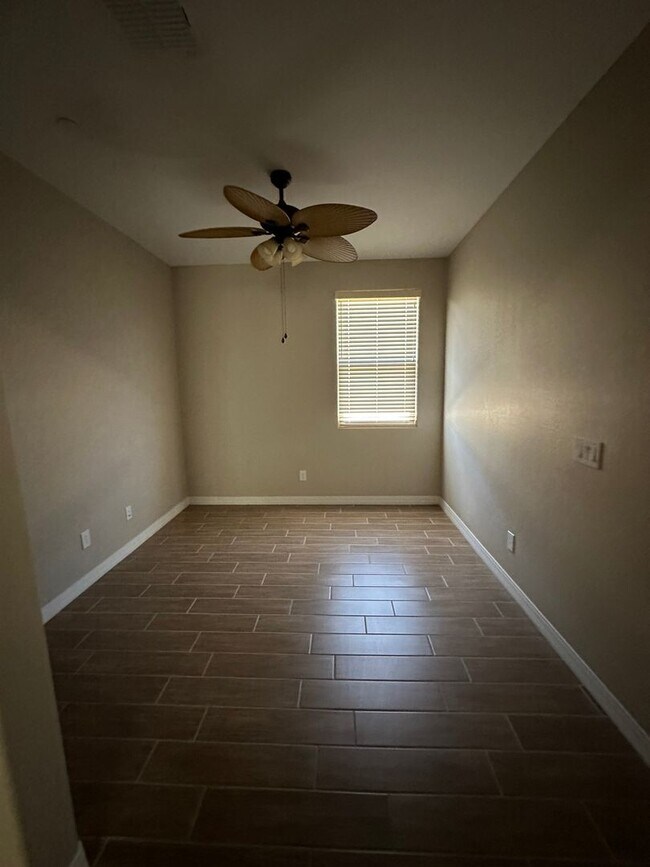 Building Photo - 3 BD HOME IN PEORIA WITH SOLAR