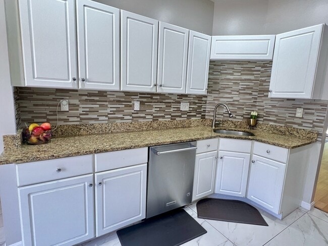 Building Photo - 42 Evergreen Cir