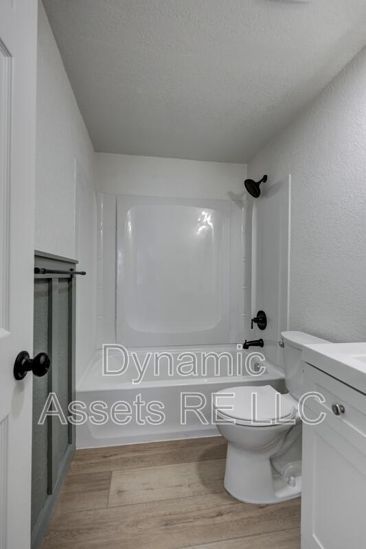 Building Photo - 410 Fieldcrest Dr