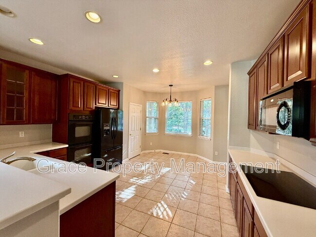 Building Photo - 624 Hayloft Way