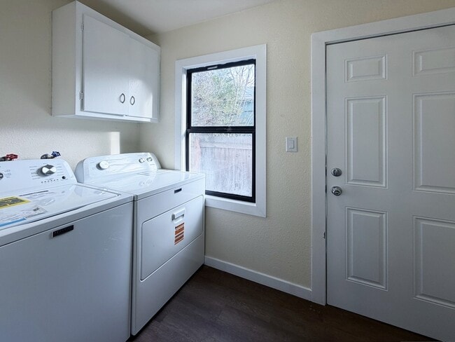 Building Photo - 960 Clark St