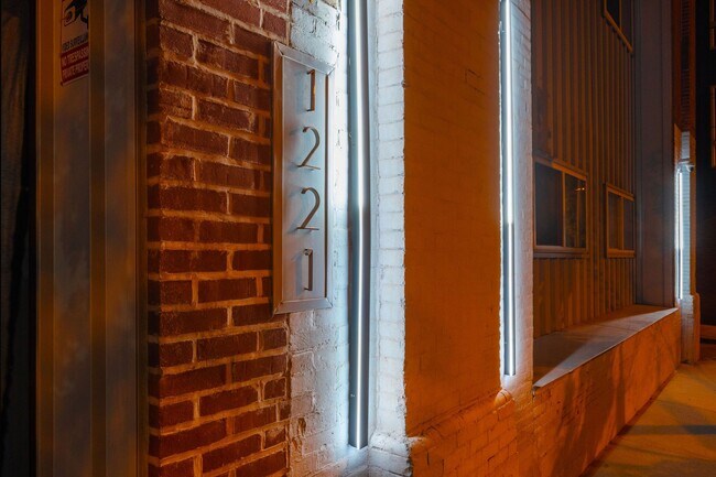 Building Photo - 1221 Mt Vernon St