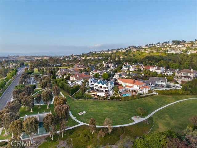 Building Photo - 5 Hillsborough