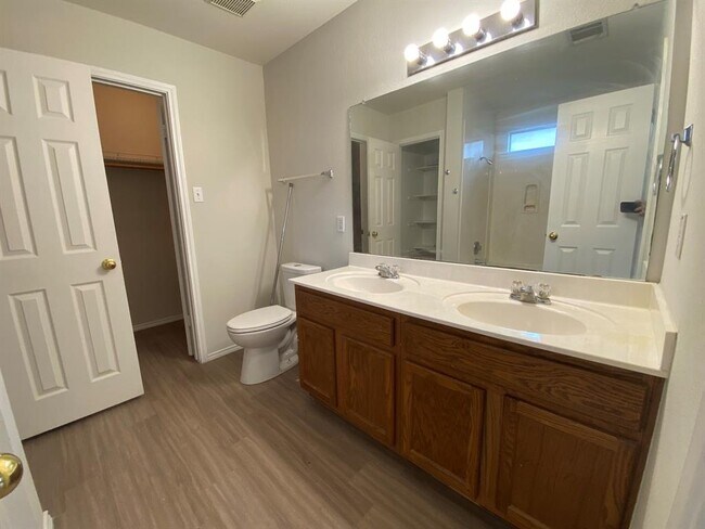 Building Photo - 258 Western Dr