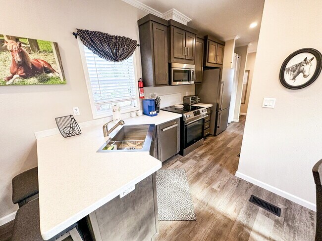 Building Photo - "Charming 2-Bedroom Retreat in River Ranch...