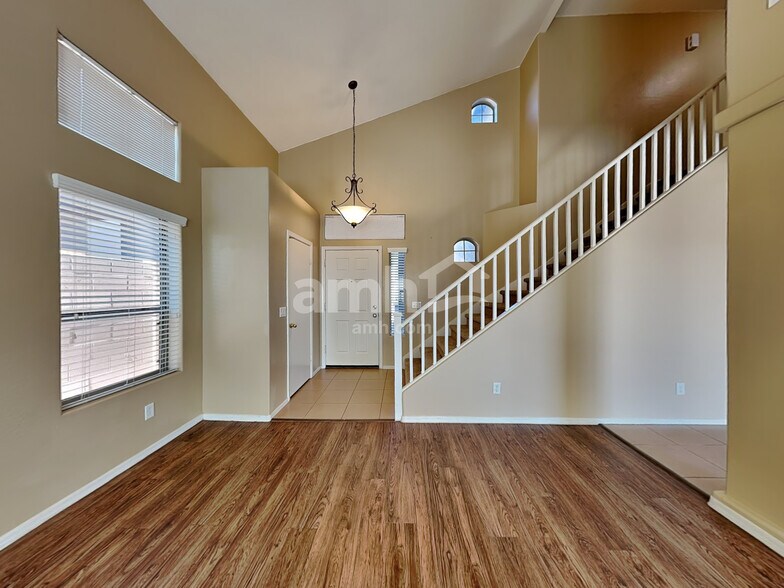 Building Photo - 6542 S 258th Dr