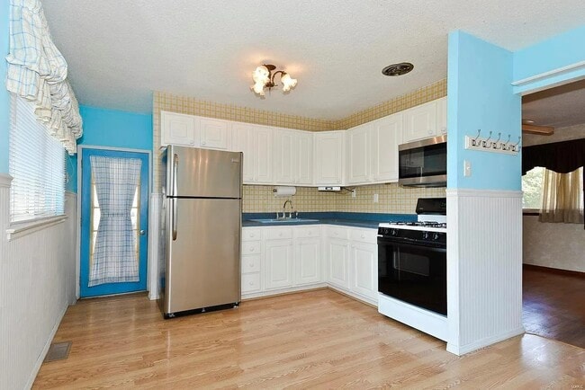 Building Photo - 980 Manresa Ln
