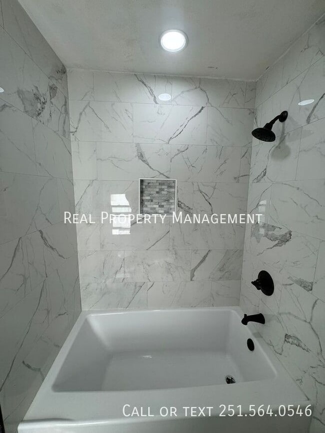 Building Photo - 3158 Lees Ln