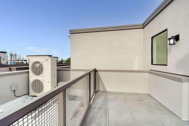 Building Photo - 202 Stone Pine Terrace