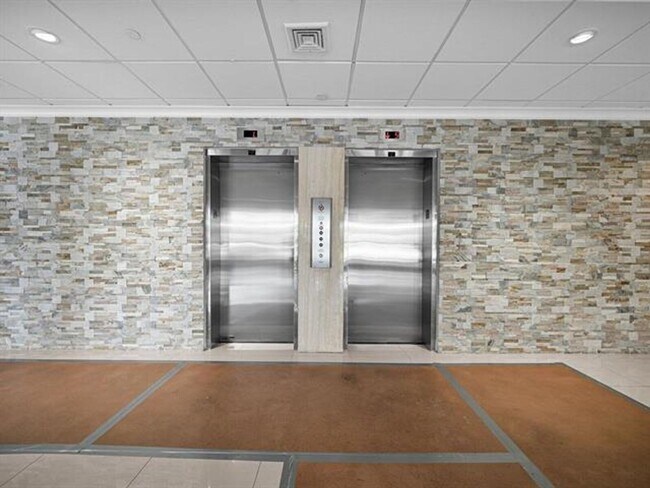 Building Photo - 2049 S Ocean Dr