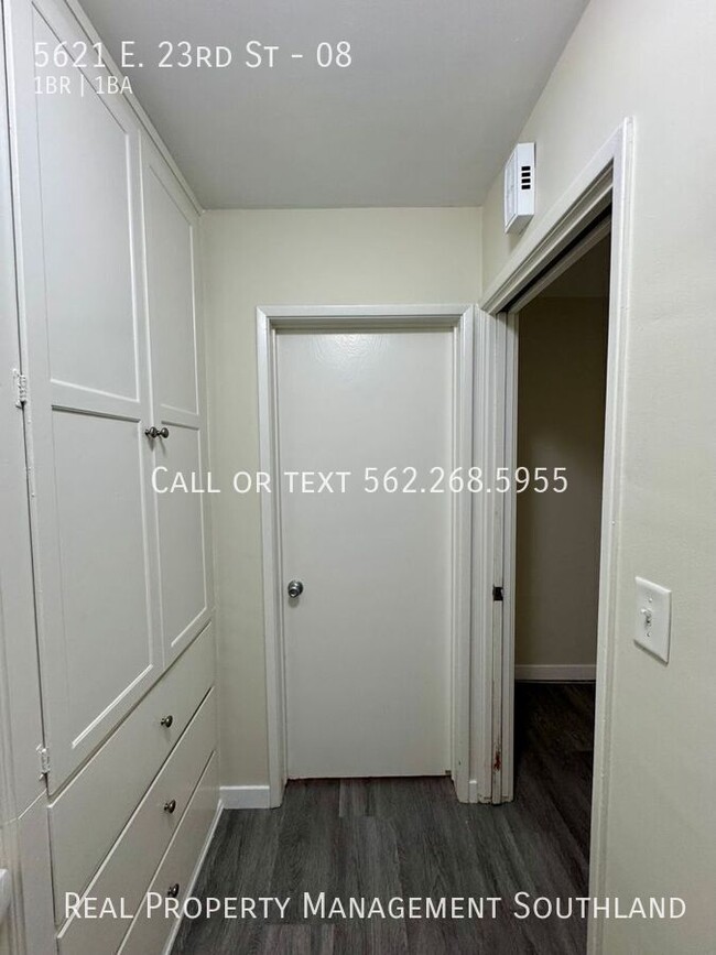 Building Photo - Beautifully Renovated 1 Bed / 1 Bath Apart...