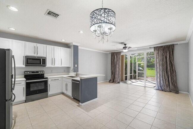 Building Photo - 8080 Briantea Dr