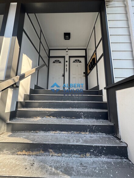 Building Photo - 14 Parker Hill Ave