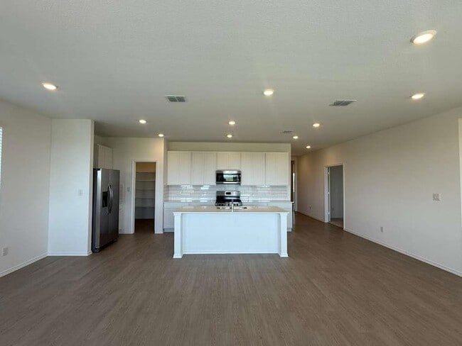 Building Photo - 261 Seven Seas Dr