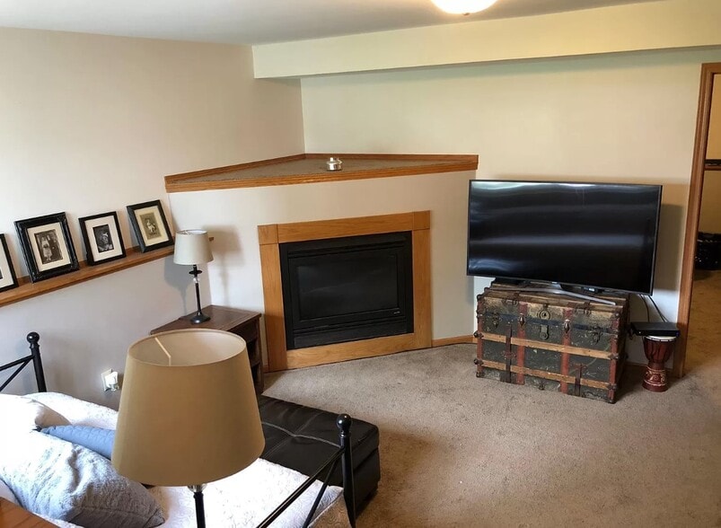 Building Photo - 204A E Parkview St