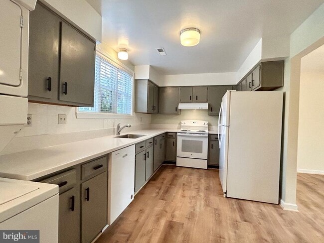 Building Photo - 136 Fairfield Dr